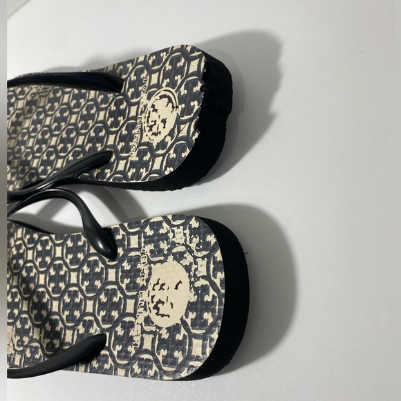 Tory Burch Classic Flip Flops Black With Silver Logo Size 10 - Picture 5 of 8